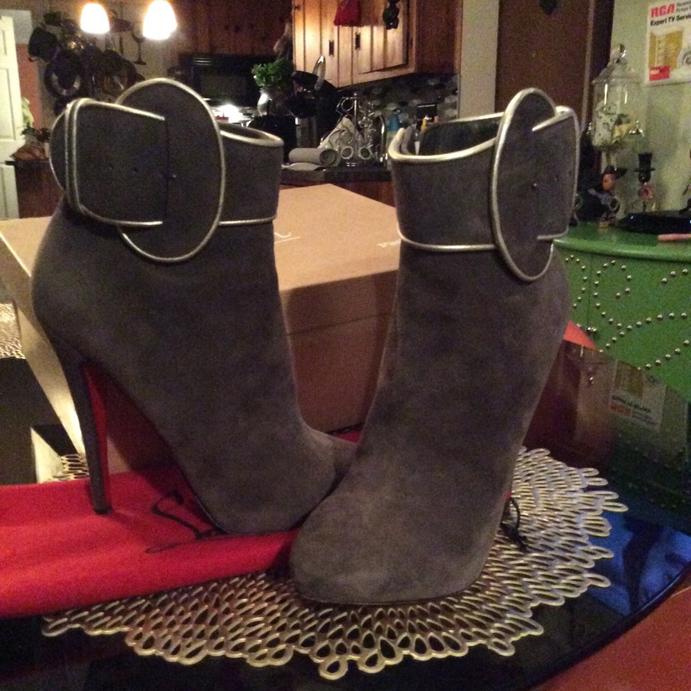 Authentic LouBoutin - Picture 2 of 11
